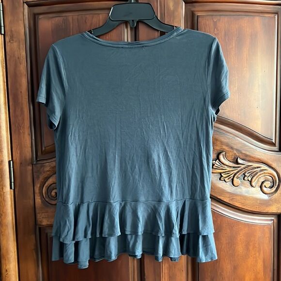 Loft cap sleeve ruffle bottom knit tee- size M - Picture 3 of 5
